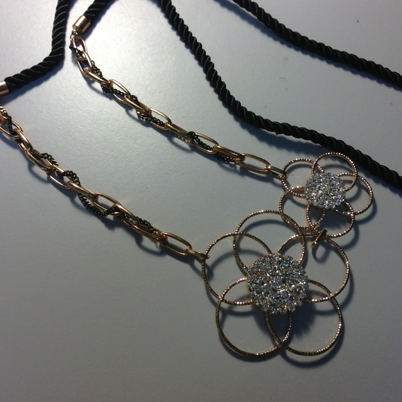 Diamond design necklace with full CZ - Picture 3 of 4