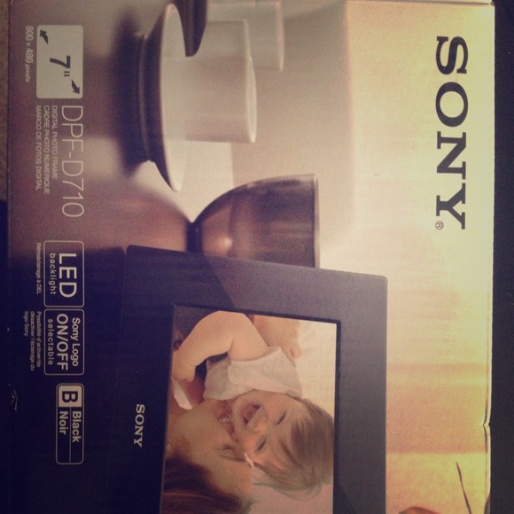 ON HOLD NEW Sony digital frame