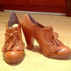 Seychelles beautiful brown leather tassel heels