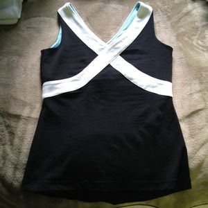 Lululemon tank top size 4 RESERVED for @alexandra
