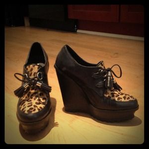 Black wedges with cheetah front