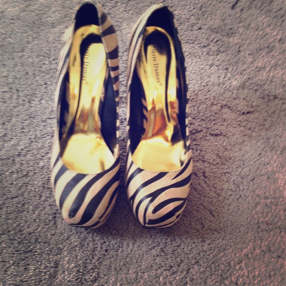 Animal print pumps