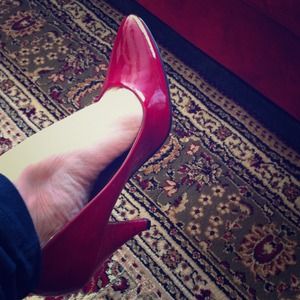 🔴🔴SOLD-🔴🔴Beautiful red patent shoes