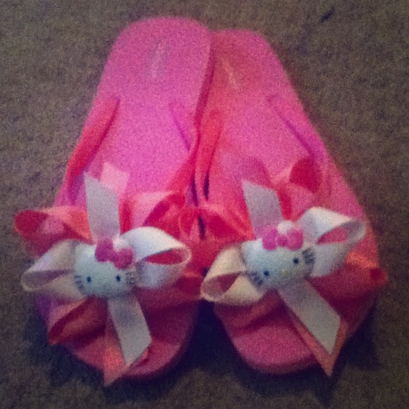Old navy hello kitty flip flop
