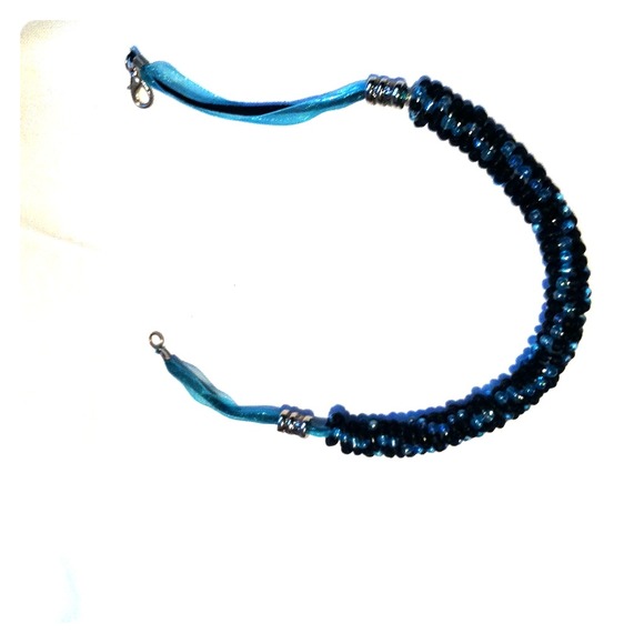 NWOT Navy/teal blue Choker