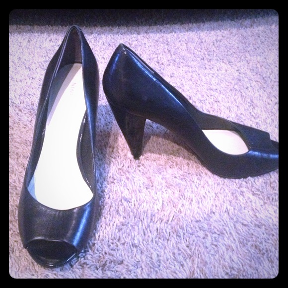 Reduced! Nine west heels, size 7 1/2 leather