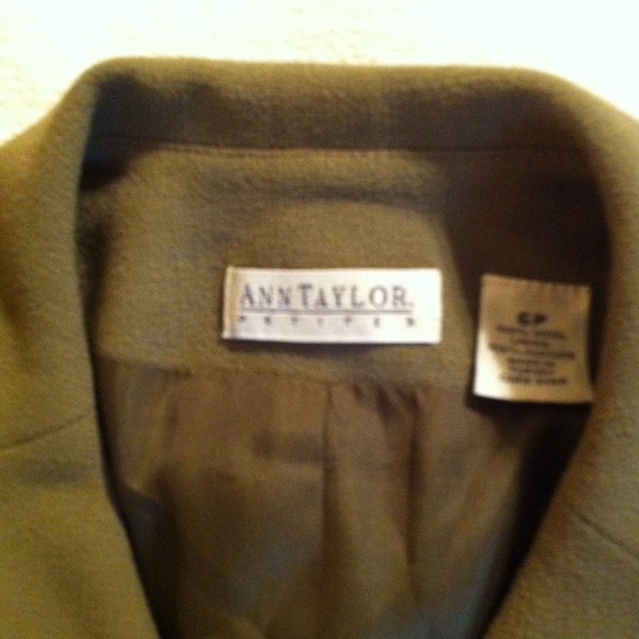 ❤REDUCED❤Ann Taylor jacket. Worn once!!! PERFECT ! - Picture 2 of 3