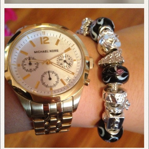 BOTTOM PRICE ⚡⚡one bracelet - Picture 2 of 2