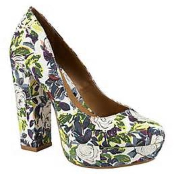 Gianni Binni So-Chic Round Toe Platform Pumps - Picture 1 of 4