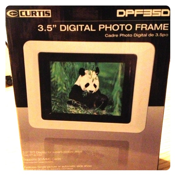 Digital photo frame