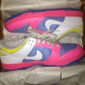 Nike dunk low size 7