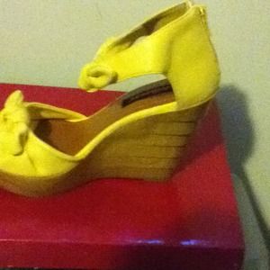 Yellow wedge sandal size 8