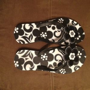 Vera Bradley Flip Flips