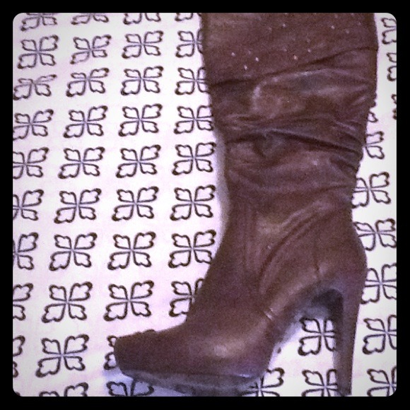 Brown boots with studs new-sold-