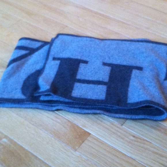 Authentic coach scarf🎀 - Picture 3 of 3