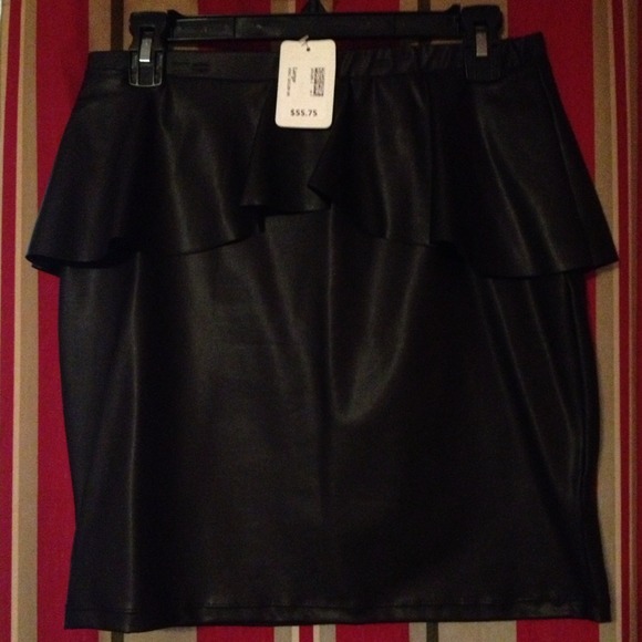 Misope Dresses & Skirts - Leather-like peplum skirt