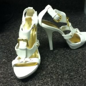 Can't beat the price very classy sandals