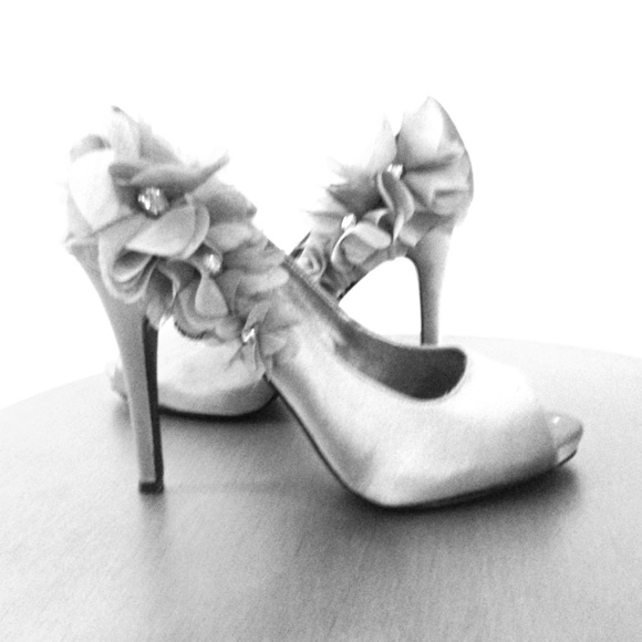Gray open toe heels with flower detail