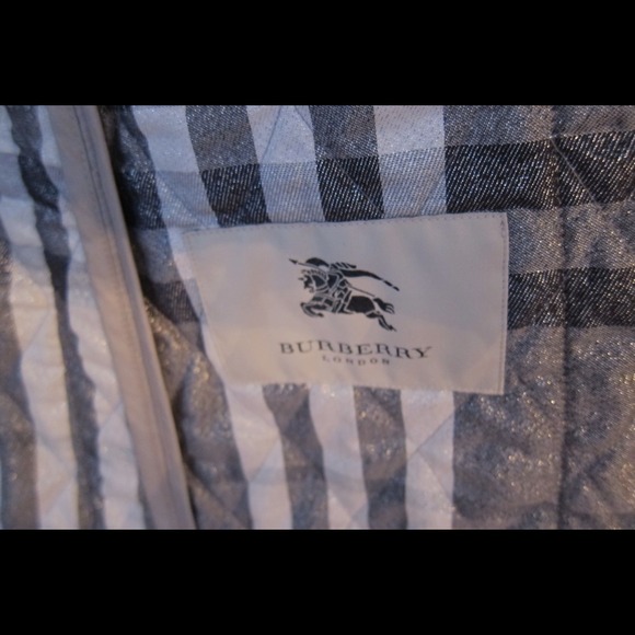 Gifted to my Mom :) Burberry jacket authentic - Picture 3 of 4