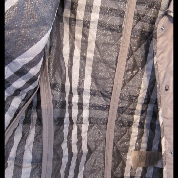 Gifted to my Mom :) Burberry jacket authentic - Picture 4 of 4