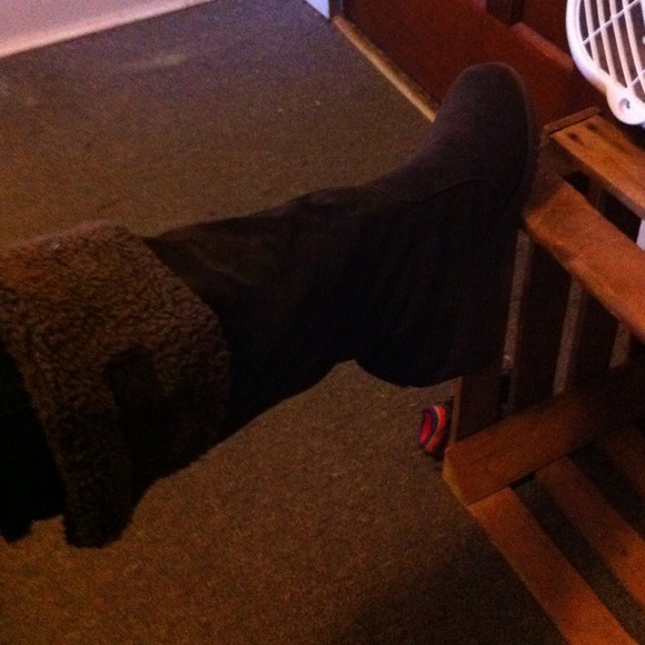 Boots - Picture 3 of 3