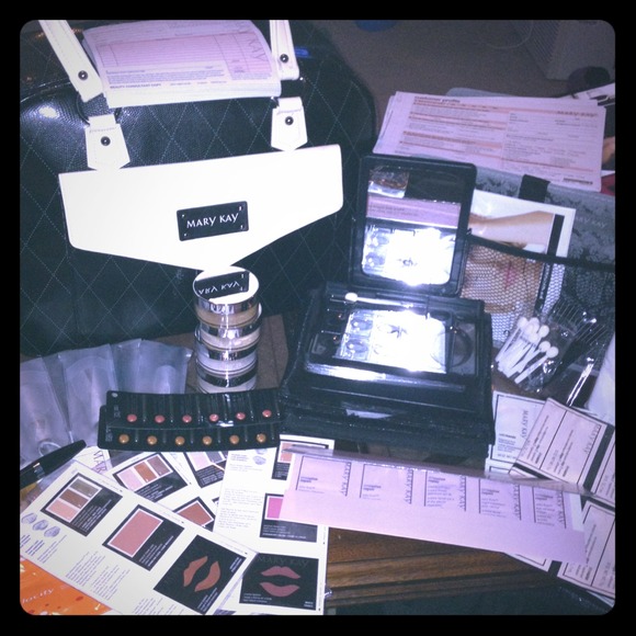 MaryKay Bag, necklace, green wallet!