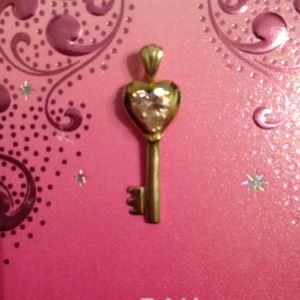 Bundle 14k key pendant and pearl strand