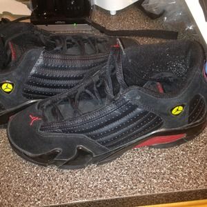 Jordan sneakers size  6 boys