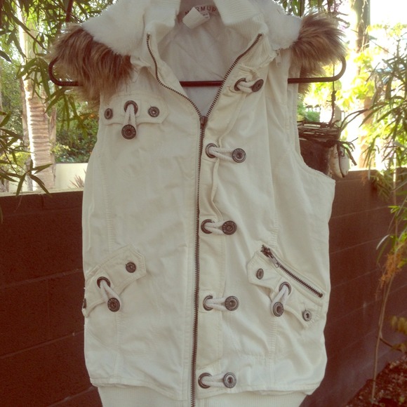 🙌SOLD🙌 White Cotton n leather  vest