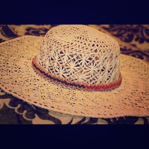 Brazilian Buriti Beach Hat with Pau Brasil Seeds