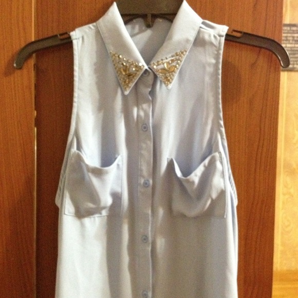 🚫Sold🚫light blue top with detailed collar
