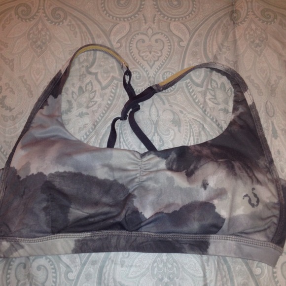 Lululemon sports bra