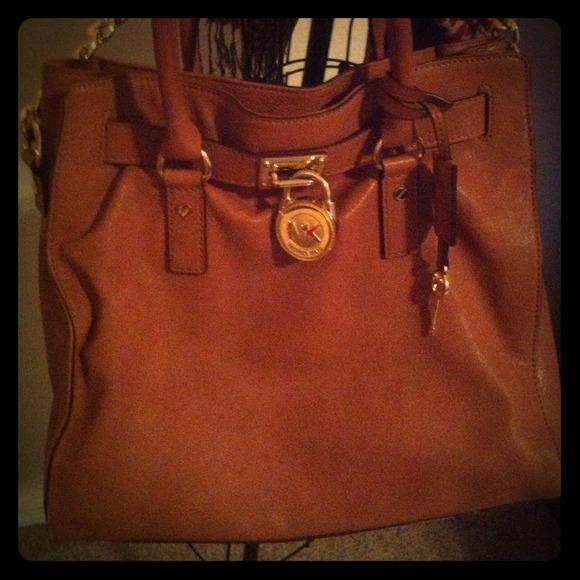 MICHAEL Kors Hamilton Tan Lg Tote, golden hardware