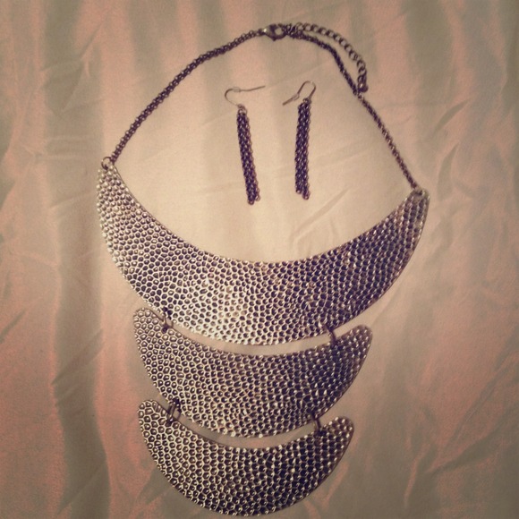 Necklace and earring set