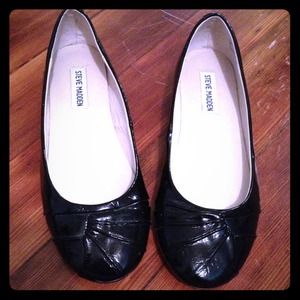 Black patent leather micro wedge.