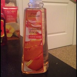 13.5 FL OZ peach mango soap never used