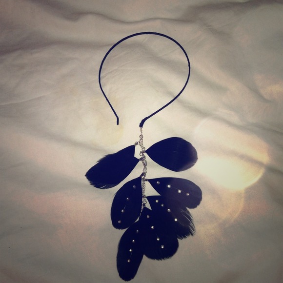 Feather Bedazzled Headband! - Picture 1 of 3