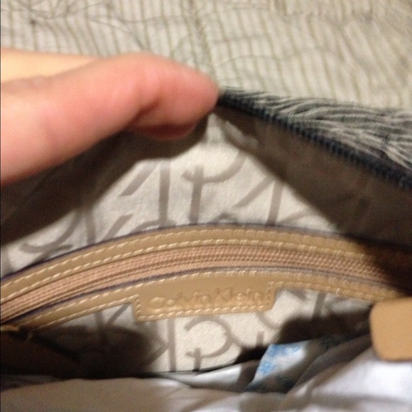 Decided to keep💗 $70 PP Calvin Klein Crossbody - Picture 2 of 4
