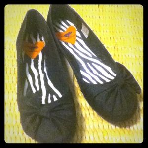 Adorable Black Ballet Flats