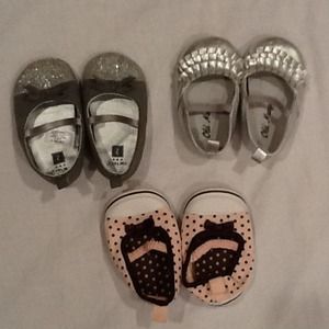 Lot of 3 pair of baby shoes.