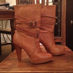 NEW Frye Harlow Boots size 7