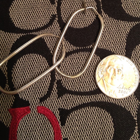 .SOLD IN BUNDLE 925 Sterling Silver earrings - Picture 2 of 3