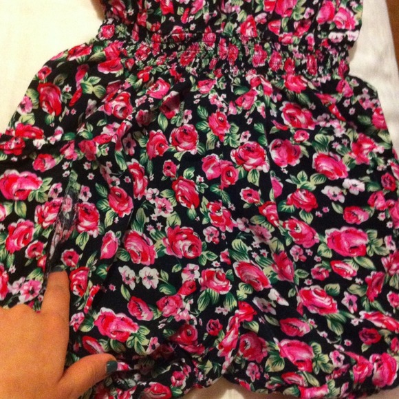 ⛔️SOLD⛔️ Romper. - Picture 3 of 3
