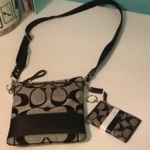 Coach Handbags - Coach Crossbody Bag w/Matching Keychain/Cardholder