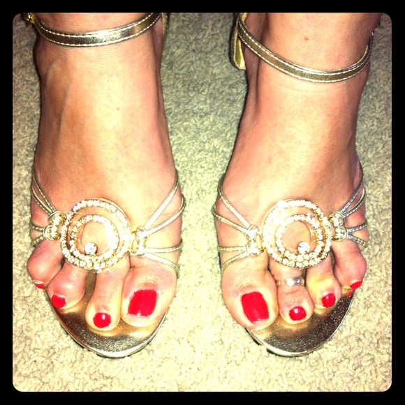 ❤REDUCED❤Wild Rose strappy heels.  Gorgeous !!!!! - Picture 1 of 4
