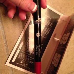 Mirenesse glossy kiss, starlet