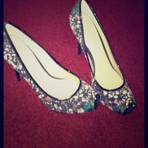 Racheal by Rachel Roy peep toe pump