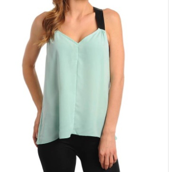 HOST PICK! 🎉 Mint Racerback Drape Top!