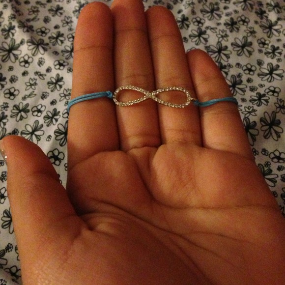 ✋SOLD IN BUNDLE✋Blue and silver infinity bracelet - Picture 1 of 4