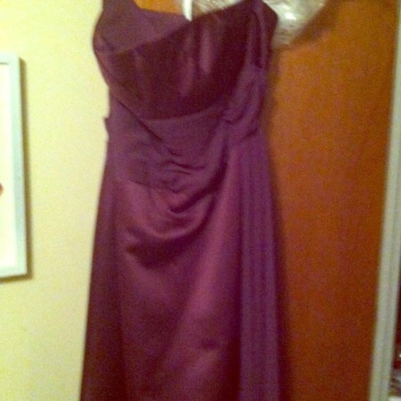 Beautiful prom dress in plum!;)